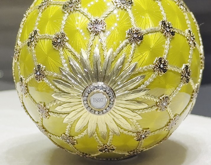 надпись 1897 на коронационном яйце