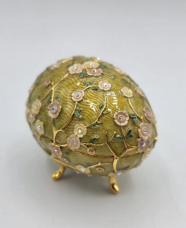 копия яйца фаберже Joan Rivers