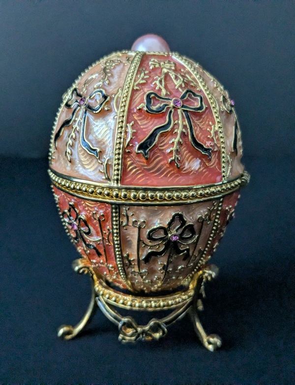 копия яйца фаберже Joan Rivers