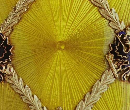 гильошированный рисунок яйца Коронационного