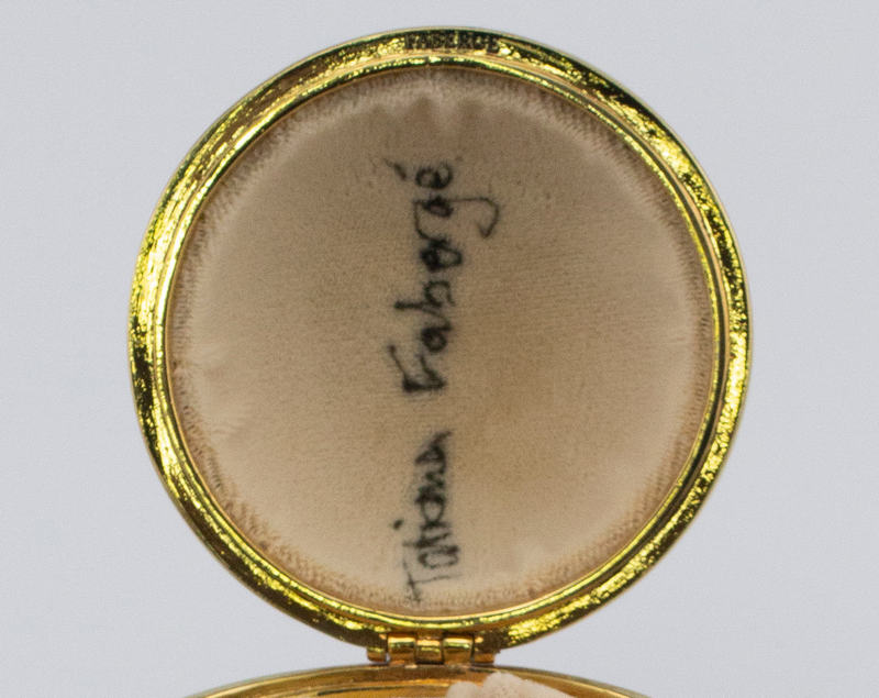 подпись Татьяны Фаберже на копии яйца Фаберже